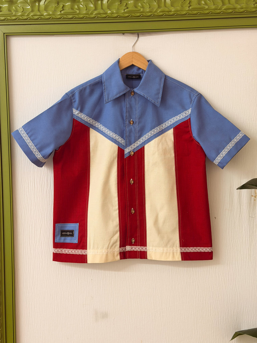 HN BANDERA CROP SHIRT