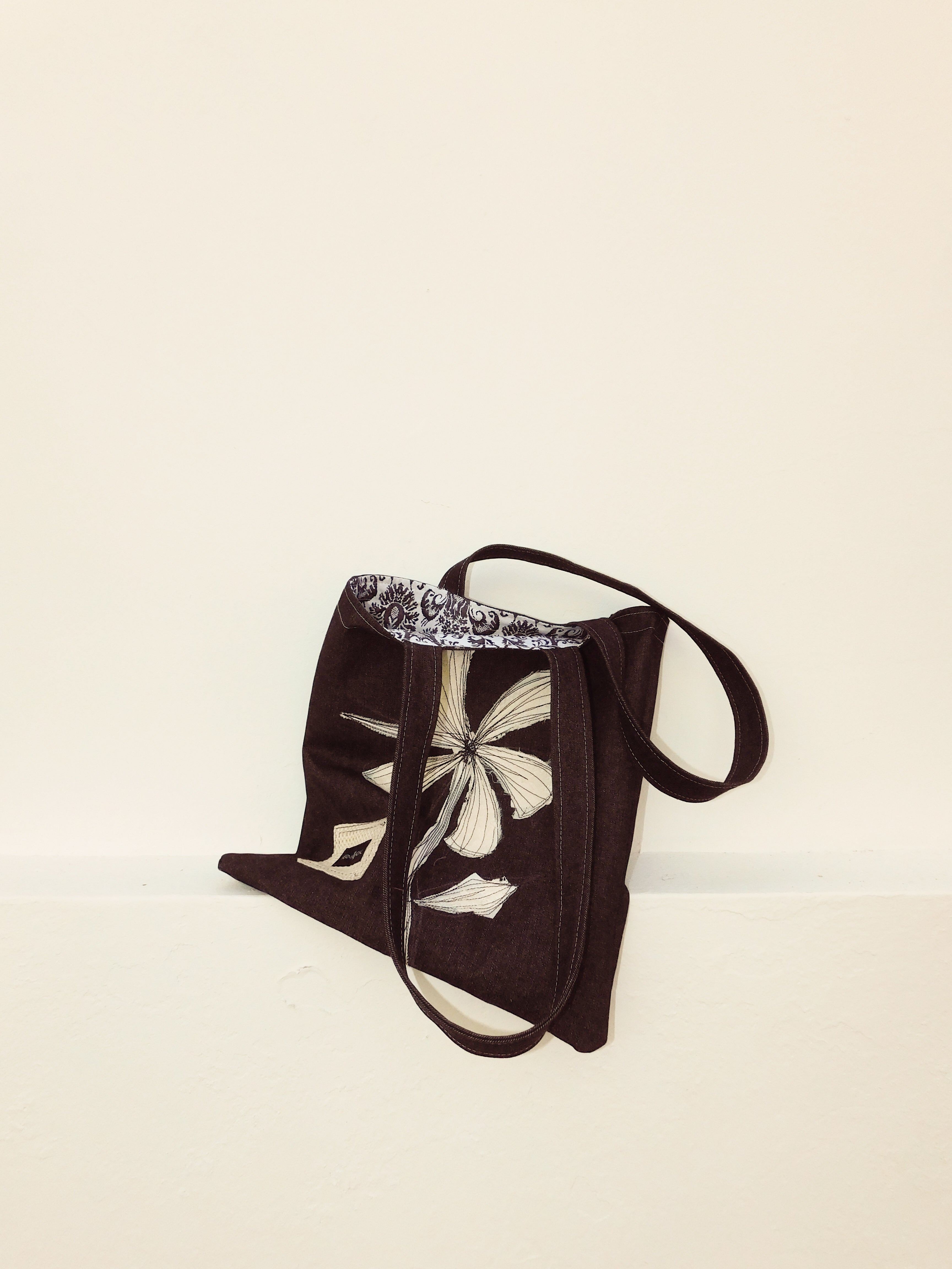 FLOR DE MAGA BLACK & WHITE