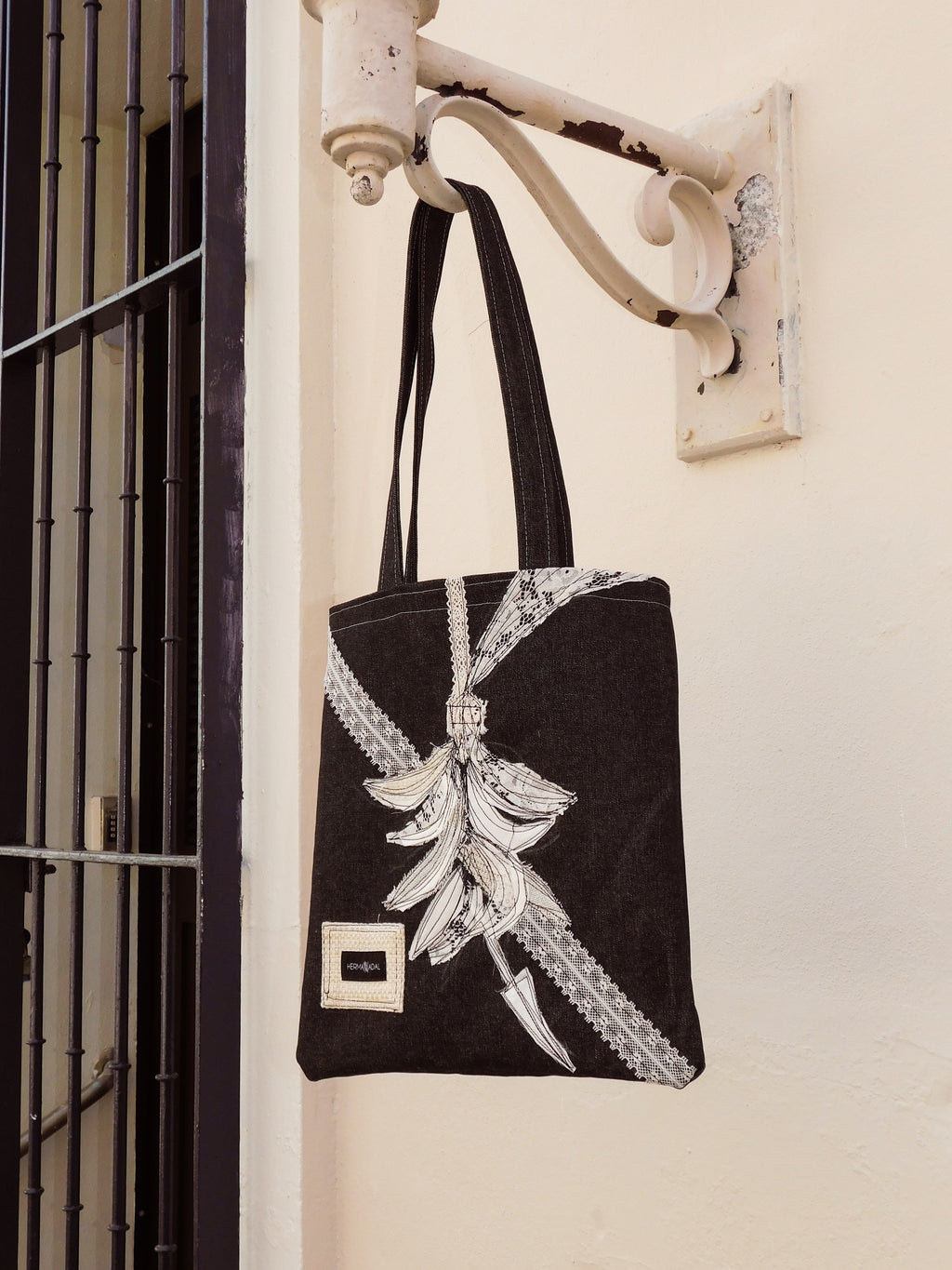 RACIMO TOTE BLACK & WHITE