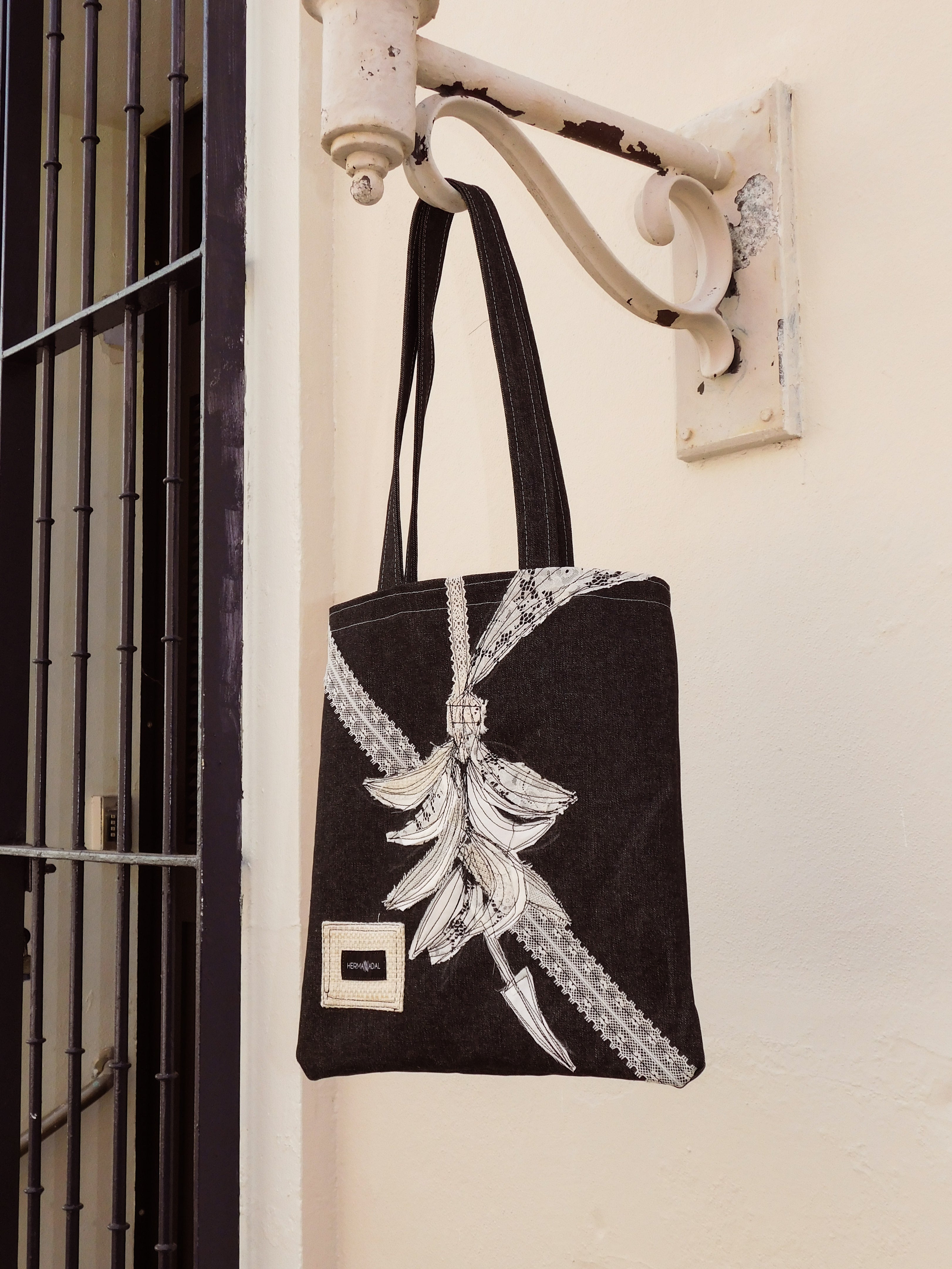 RACIMO TOTE BLACK & WHITE