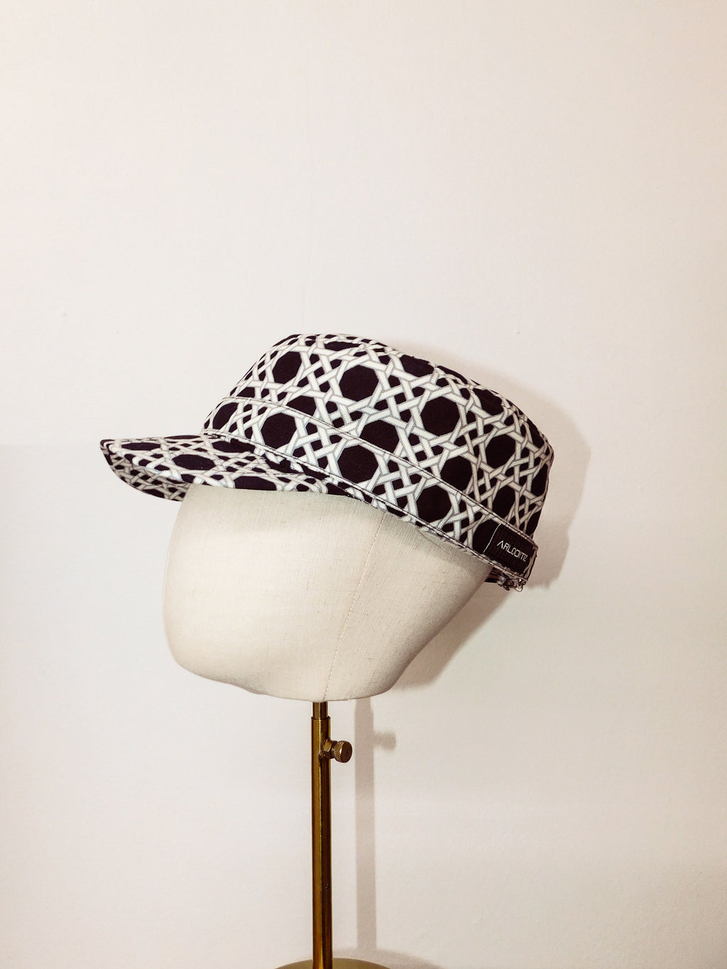 HN X ARLOORTIZ HAT B&W