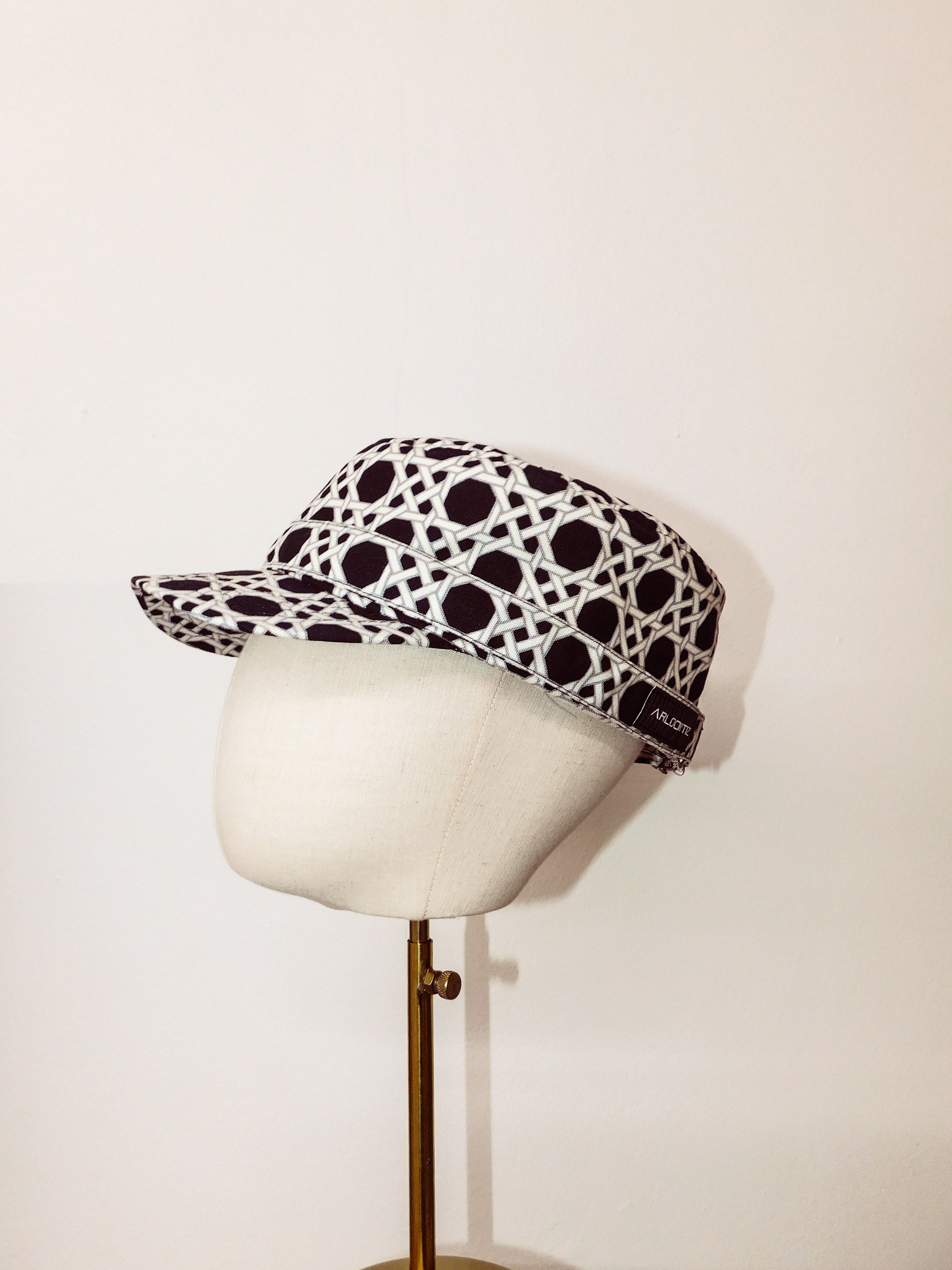 HN X ARLOORTIZ HAT B&W