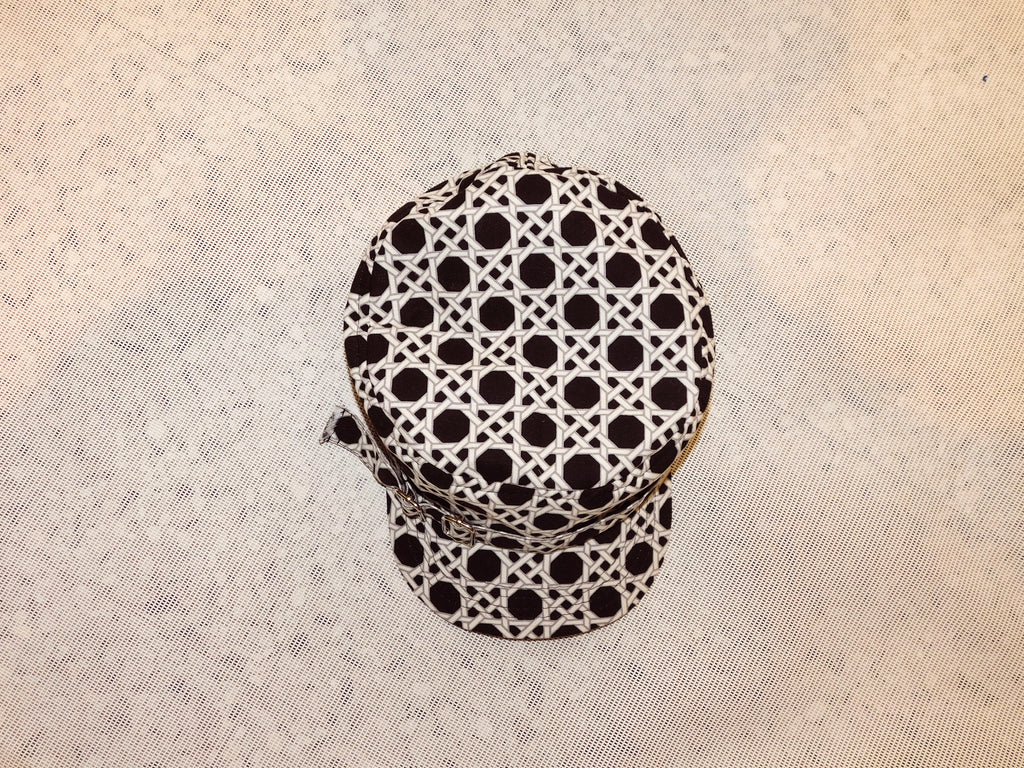 HN X ARLOORTIZ HAT B&W