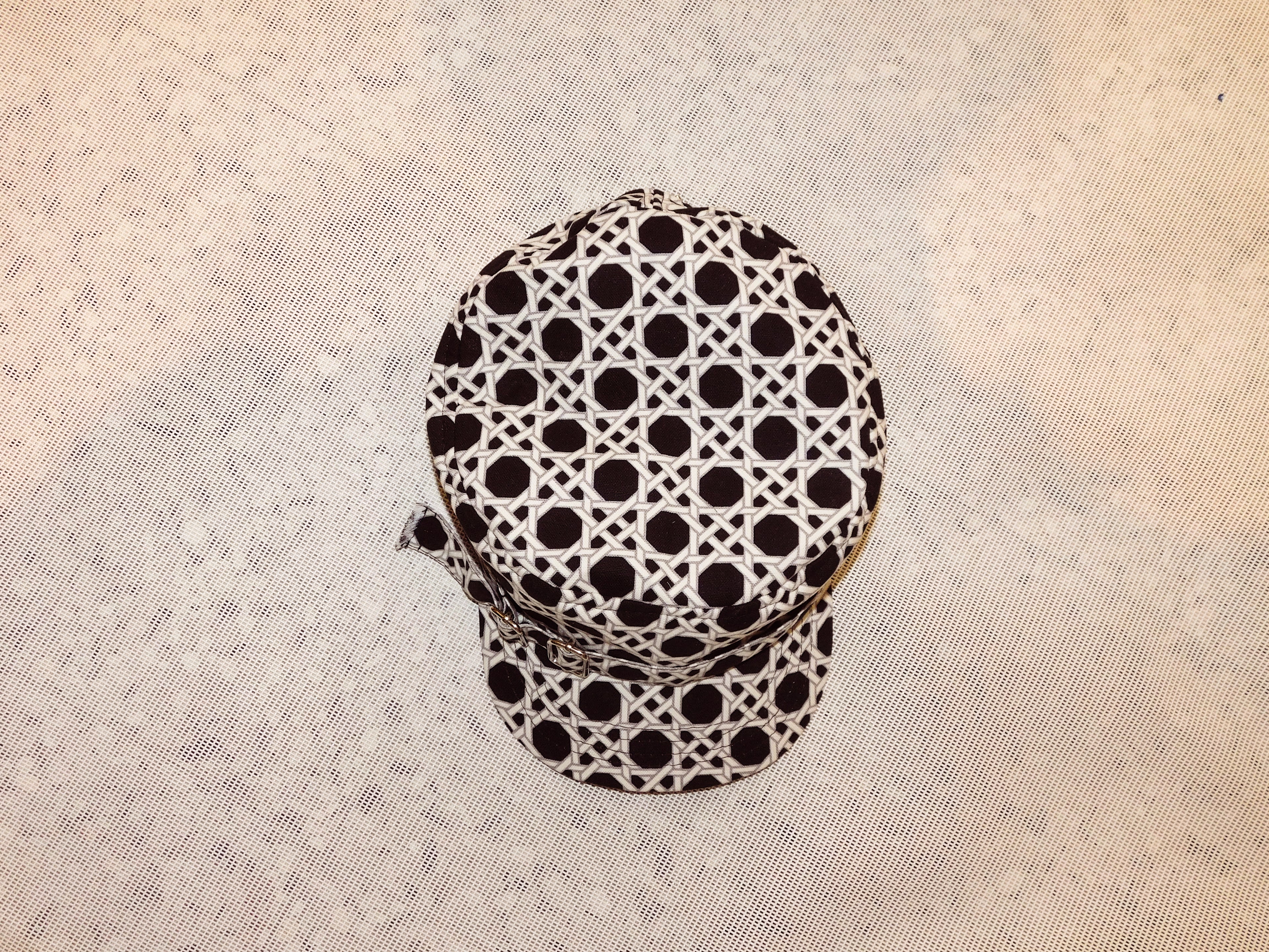 HN X ARLOORTIZ HAT B&W